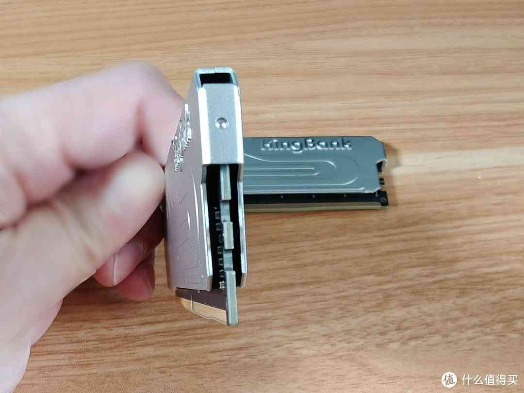 金百达内存条怎么样 DDR5内存不到500元啦，实测平民法拉利国产颗粒内存金百达银爵