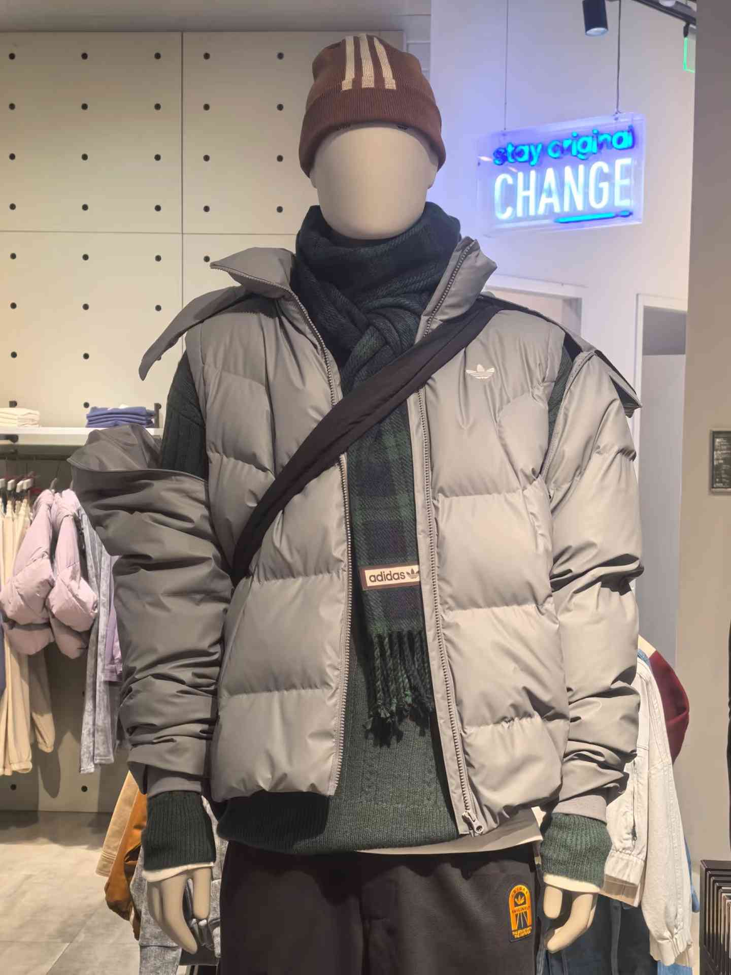 雪中飞羽绒服质量怎么样 羽绒服，我把阿迪达斯换成“雪中飞”后，有些话不吐为快，太真实