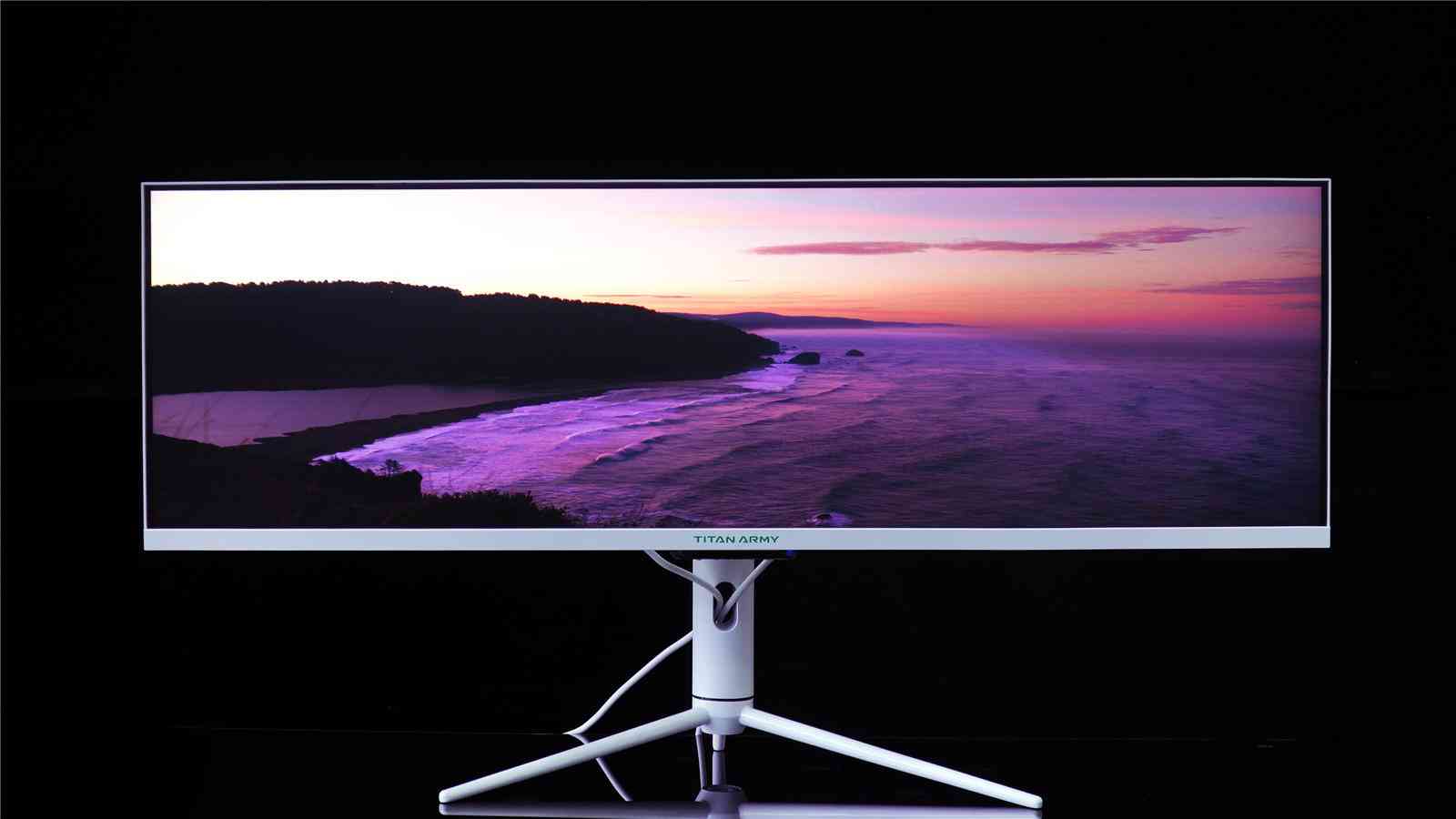 泰坦军团显示器怎么样 一米多长的显示器你见过吗？438英寸泰坦军团显示器P43UG评测