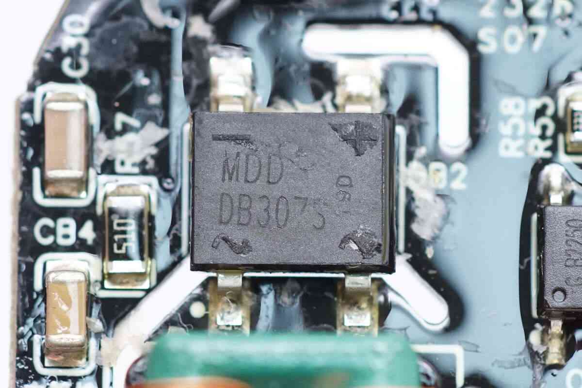 飞科高速吹风机深度评测：200元档无刷电机神器值不值得入手？