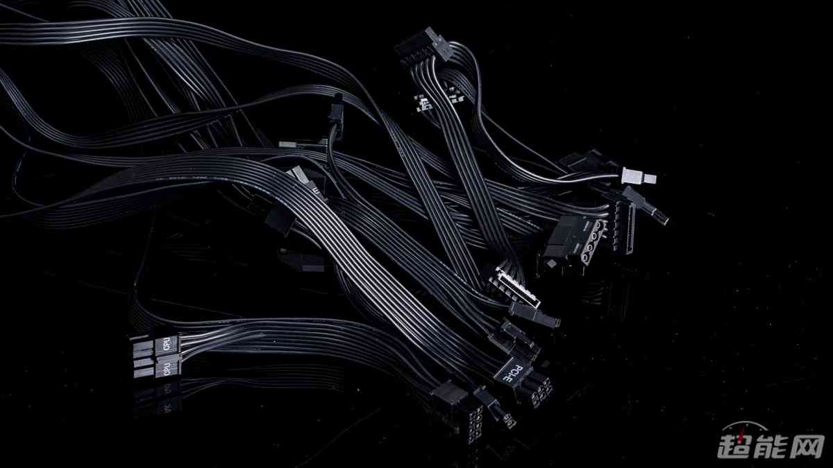 酷冷至尊G700 GOLD电源评测：高性价比的中高功率之选