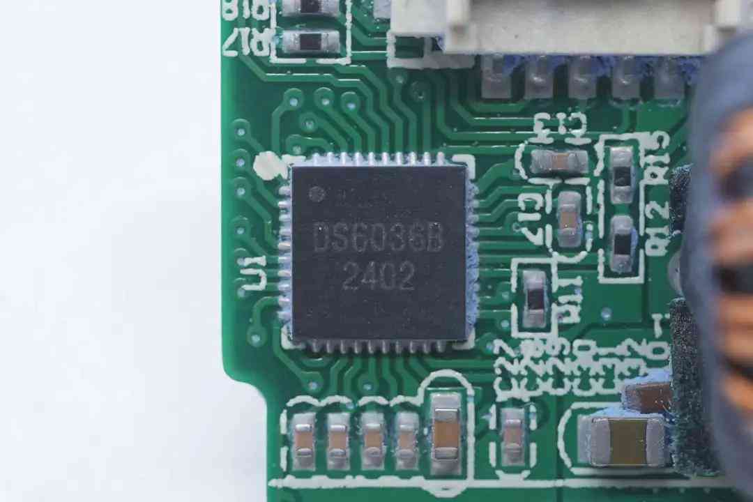 安克充电宝怎么样 数显充电宝选购指南!安克热门款拆解,这些芯片决定你的充电体验 安克充电宝怎么样 数显充电宝选购指南!安克热门款拆解,这些芯片决定你的充电体验