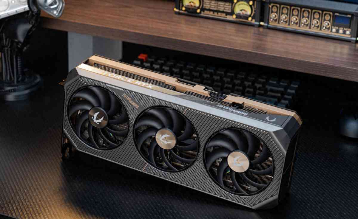 索泰RTX 5090 D 32GB SOLID OC显卡深度评测：旗舰性能新标杆