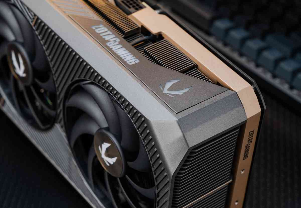 索泰RTX 5090 D 32GB SOLID OC显卡深度评测：旗舰性能新标杆