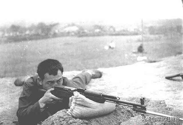 AK47与56式半自动步枪:经典武器的深度解析 AK47与56式半自动步枪:经典武器的深度解析