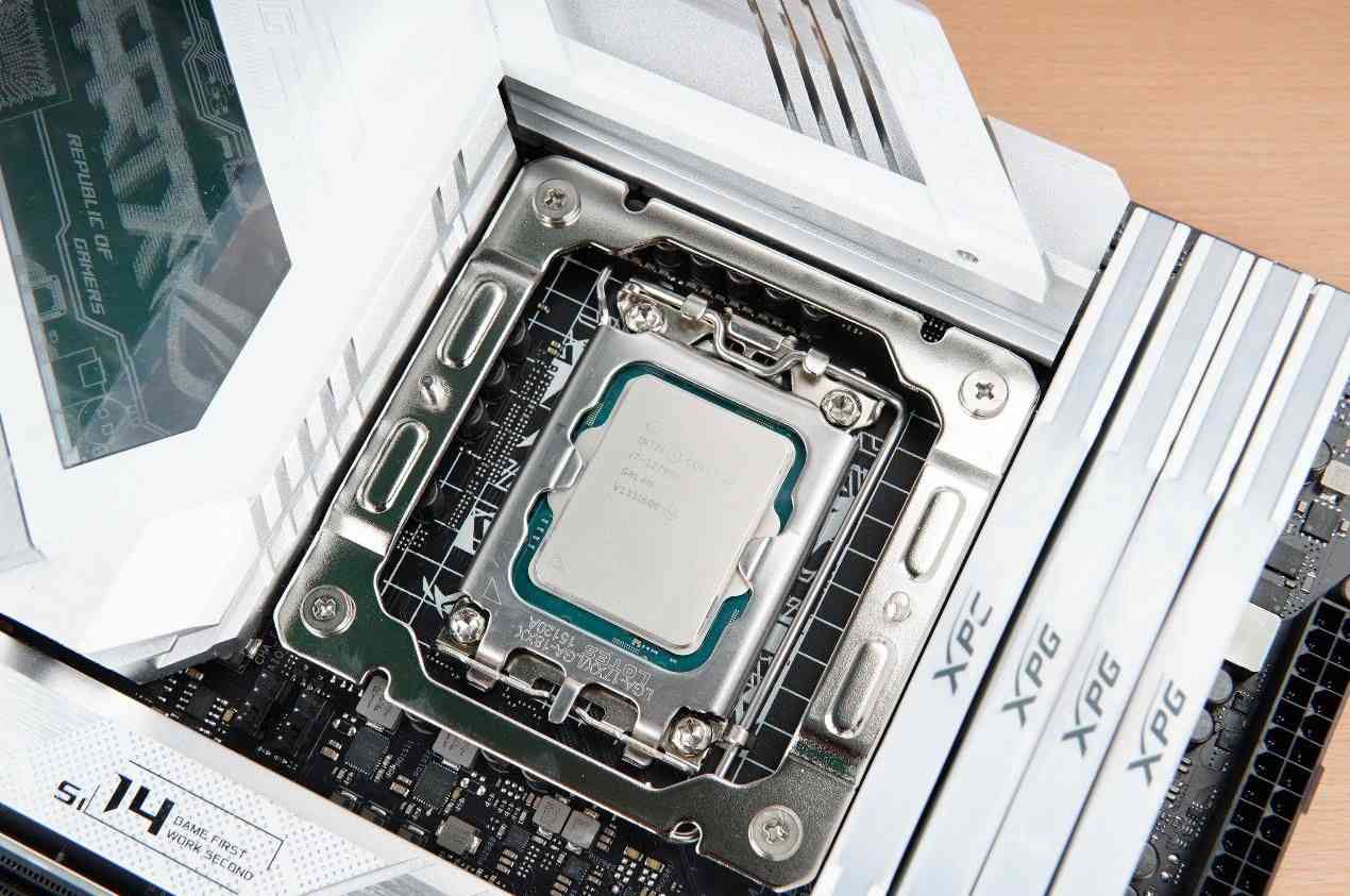 玄冰400怎么样 百元王者回归？九州风神玄冰400幻彩V5性能实测